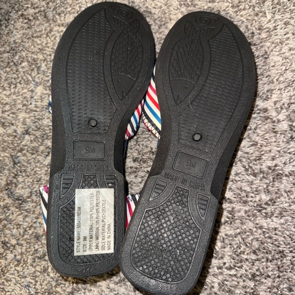 NWOT Striped Navy and Red Women's Sandals size 9 - Picture 3 of 3